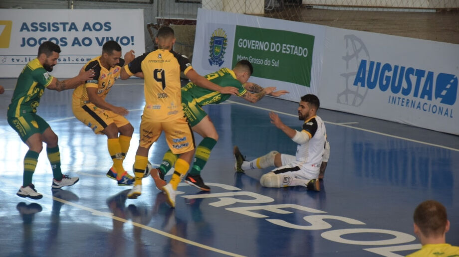 Juventude AG bateu time por 6 a 4