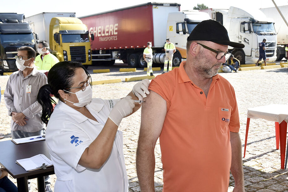 De acordo com o último levantamento da Secretaria Municipal de Saúde (Sesau), foram imunizadas contra Influenza 140.733 pessoas, equivalente a 56,27% do público alvo desta campanha