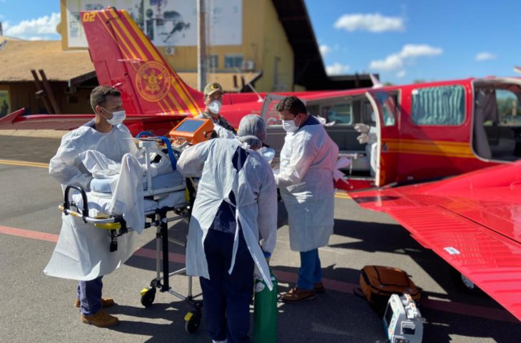 Governo do Estado, por meio da Secretaria de Estado de Saúde, transfere oito pacientes com Covid-19 do município de Dourados para o Estado de Rondônia nesta sexta-feira