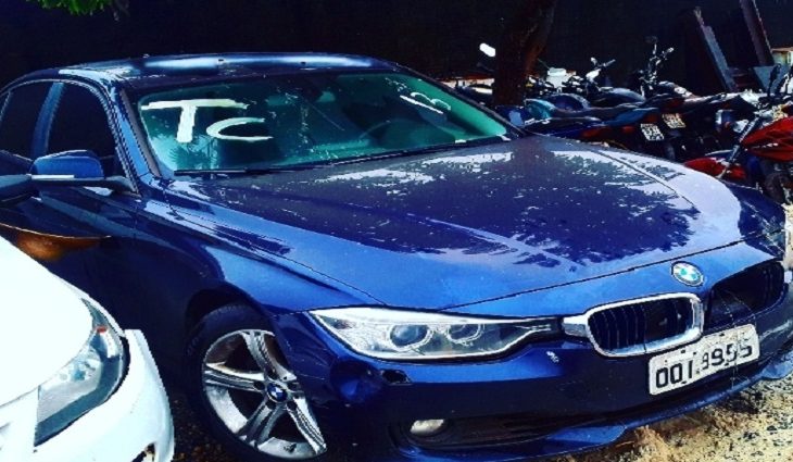 BMW 320i, ano 2013/2014, cujo lance inicial foi de R$ 16 mil