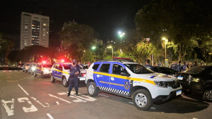 Uma tabacaria, no bairro Pioneiros, foi interditada por aglomeração