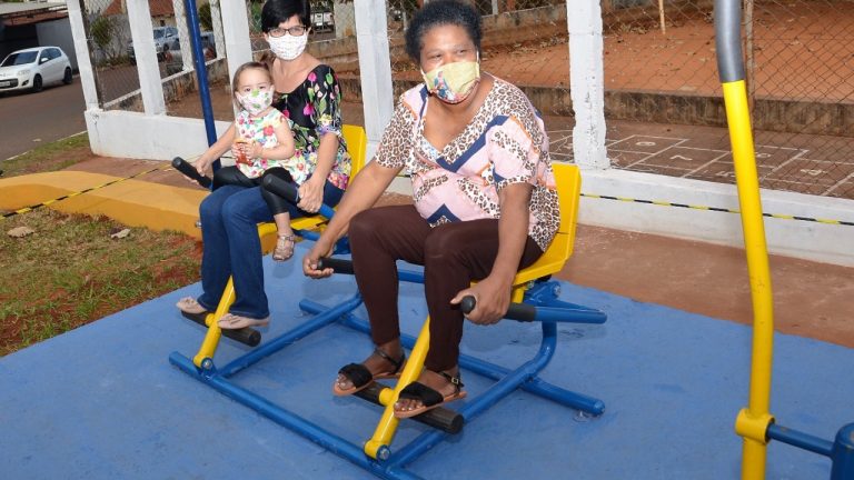 primeira academia intergeracional ao ar livre para atender os moradores da Comunidade Quilombola Tia Eva e da Vila Saraiva
