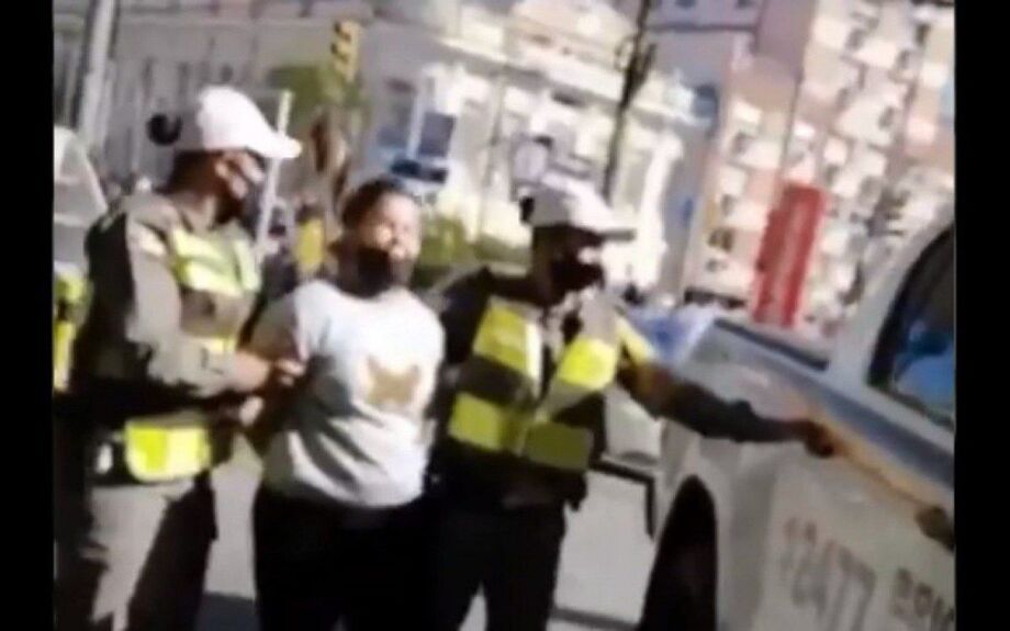 Leite manda apurar prisão de mulher que se manifestou contra Bolsonaro