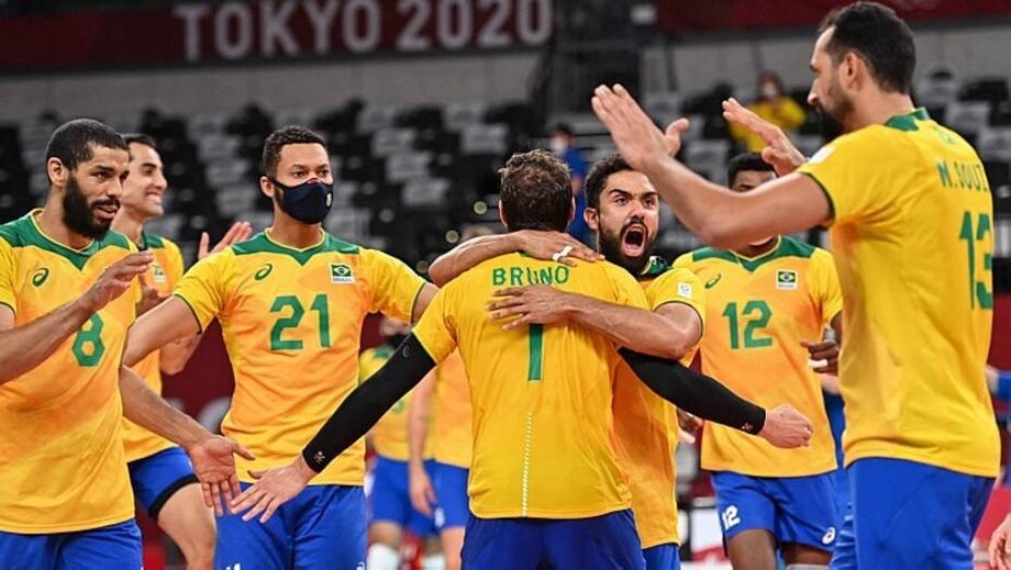 Jogadores da seleção brasileira comemoram vitória sobre os Estados Unidos