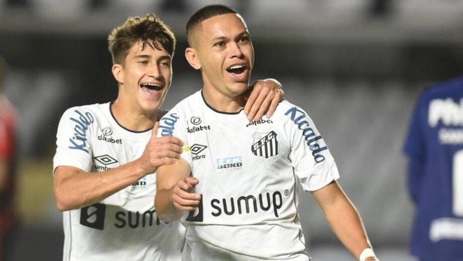 Santos venceu o Athletico-PR na Vila belmiro pelo Brasileirão
