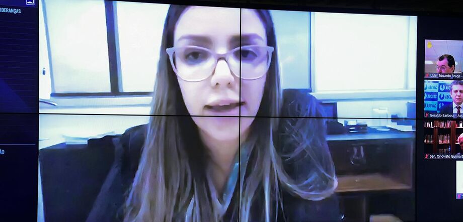 A diretora técnica da Precisa Medicamentos, Emanuela Medrades