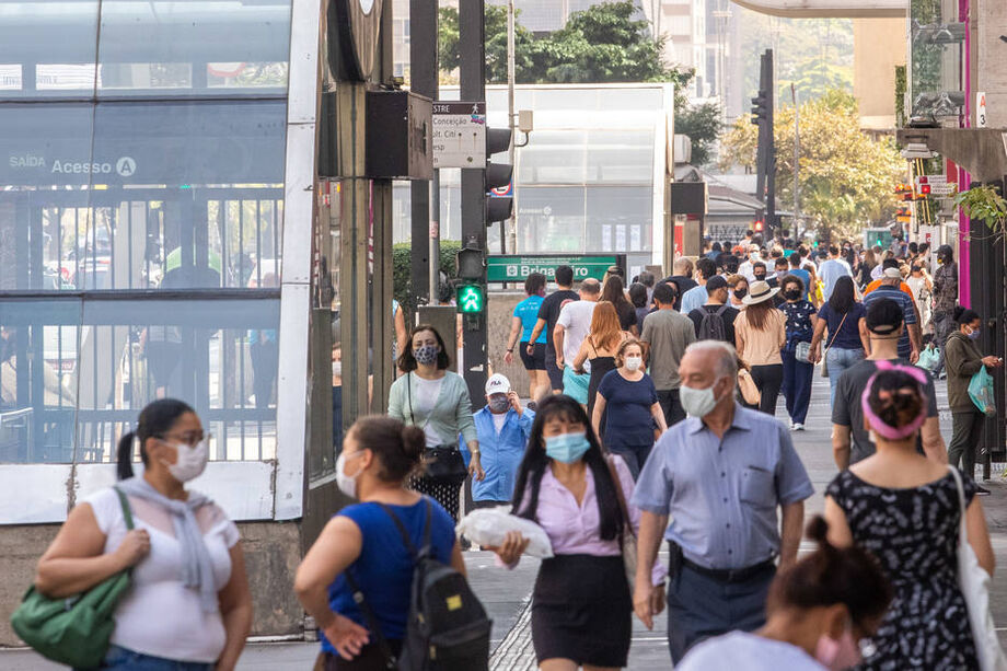 Brasil tem níveis de vacinação com as duas doses ainda muito baixos