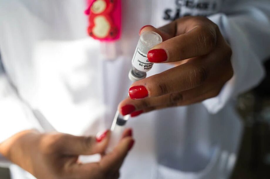Duas doses são fundamentais diante das novas variantes