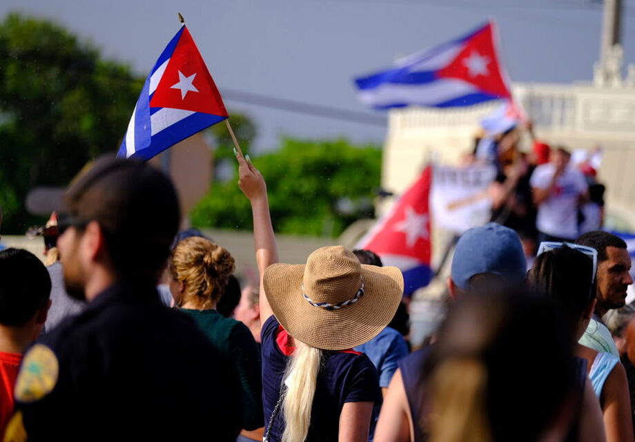 Imigrantes cubanos se manifestam em Little Havana, Miami