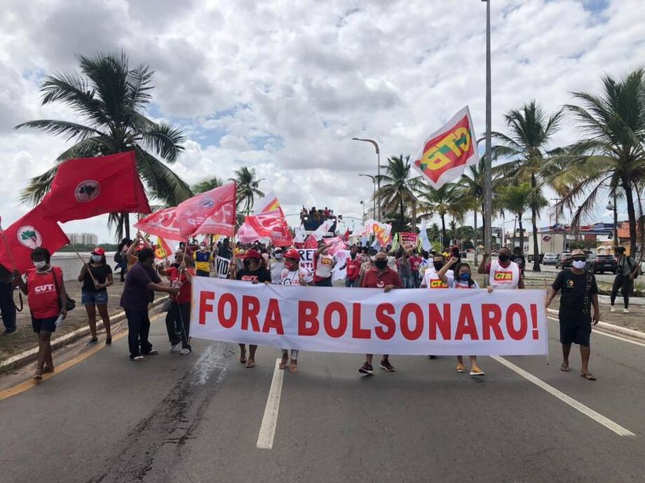 Atos contra Bolsonaro acontecem neste sábado, 24, por todo o Brasil; na foto, manifestantes em São Luís (MA)