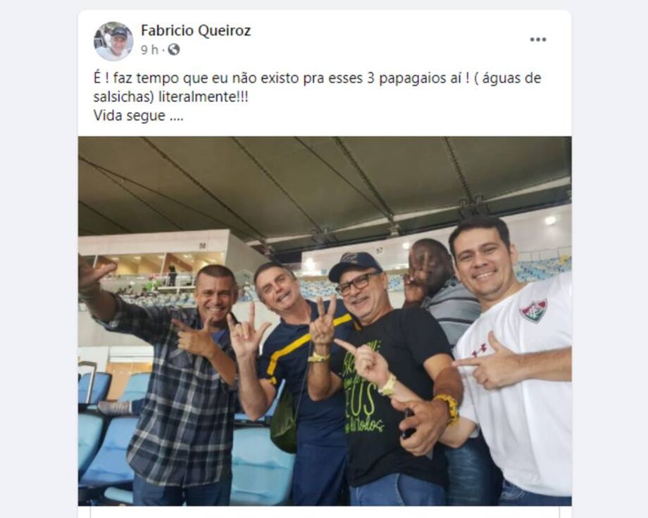 Publicação compartilhada por Fabrício Queiroz mostra o ex-assessor ao lado do presidente Jair Bolsonaro, do deputado federal Hélio Lopes (PSL-RJ), do assessor especial da presidência Max Guilherme e do assessor parlamentar Fernando Nascimento Pessoa.