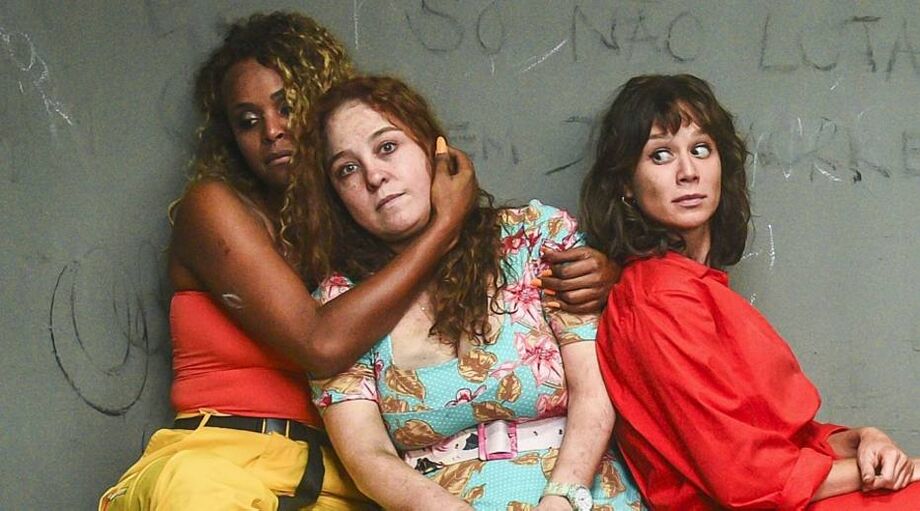 Roberta Rodrigues, Debora Lamm, Mariana Ximenes em cena da comédia 'L.O.C.A.'