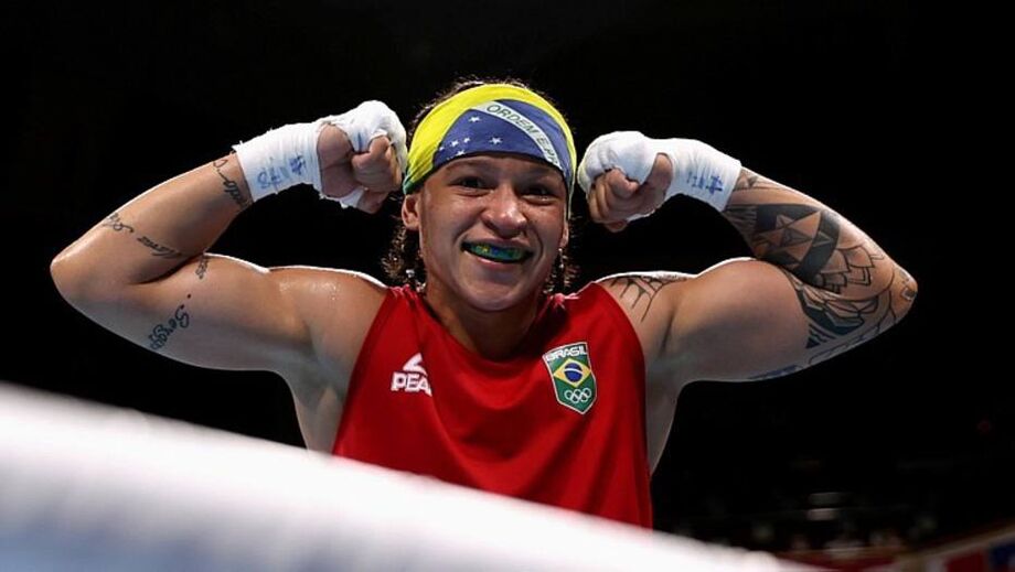 Beatriz Ferreira vence primeira luta e está nas quartas de final