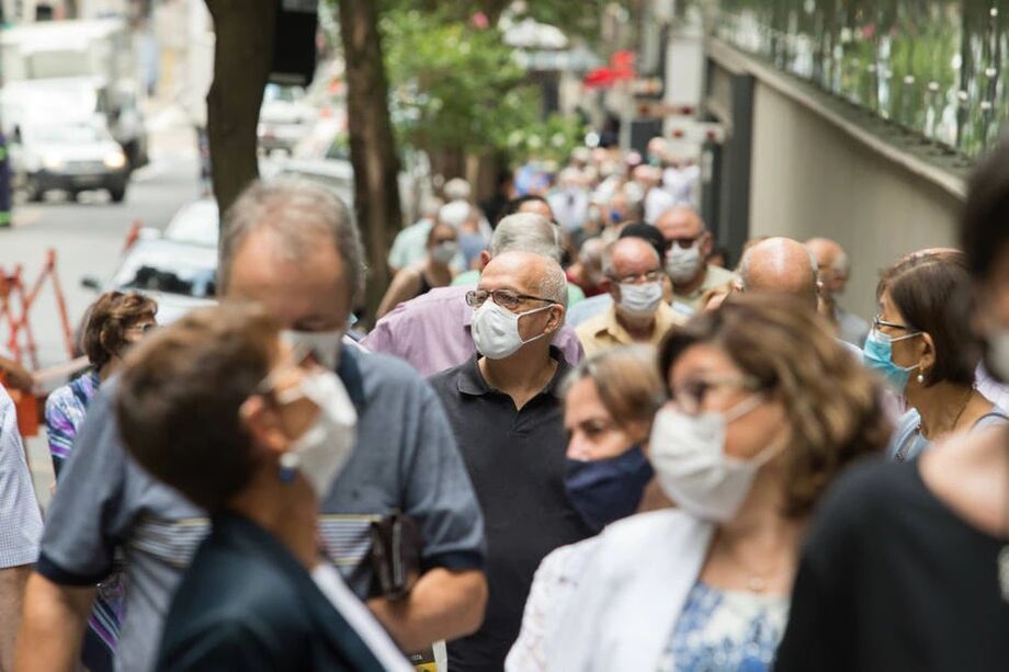 Até o momento, estudos indicam que as vacinas contra covid-19 utilizadas no País oferecem proteção à cepa, ainda que, possivelmente em menor grau