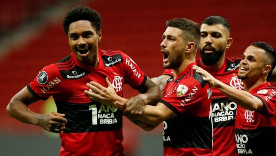 Com dois gols de Vitinho, Flamengo goleia Defensa Y Justicya por 4 a 1 no Mané Garrincha