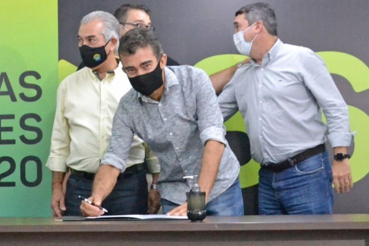 Marçal durante assinatura de liberação de recursos em Campo Grande