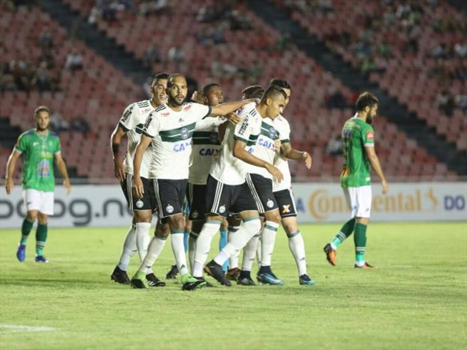 No segundo tempo o Coritiba seguiu melhor em campo e aumentou a vantagem no placar