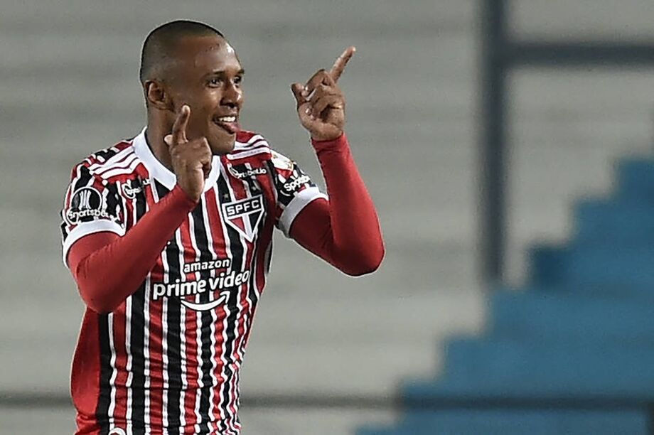 Marquinhos, de 18 anos, comemora seu primeiro gol no profissional do São Paulo