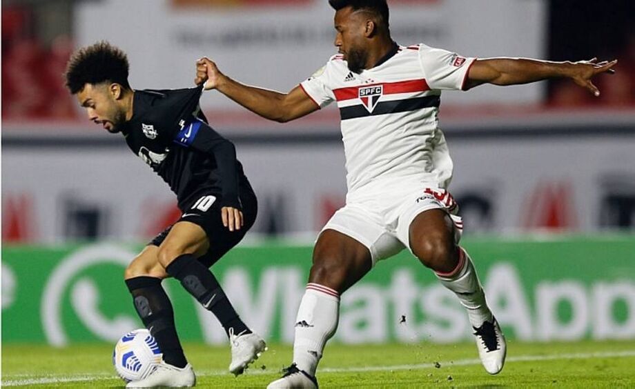 Luan, do São Paulo, sofre para marcar Claudinho, do Red Bull Bragantino