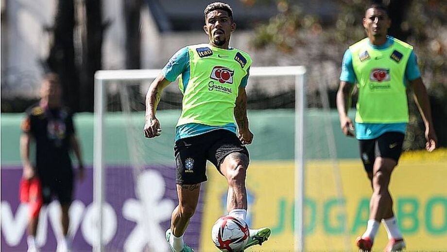 Com lesão muscular, meio-campista Douglas Augusto é cortado da seleção olímpica