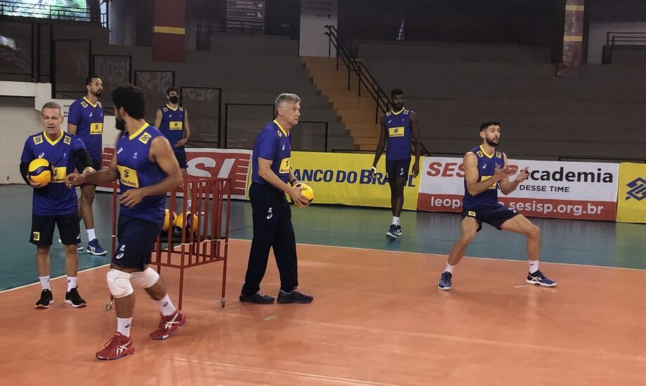Com volta de Renan Dal Zotto, seleção de vôlei inicia treinos finais para Tóquio