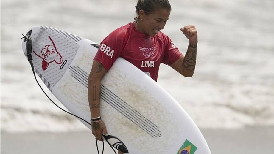 Silvana Lima avança para a próxima fase da disputa do surfe