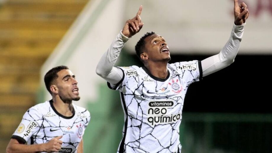 Jô fez o gol da vitória do Corinthians sobre a Chape