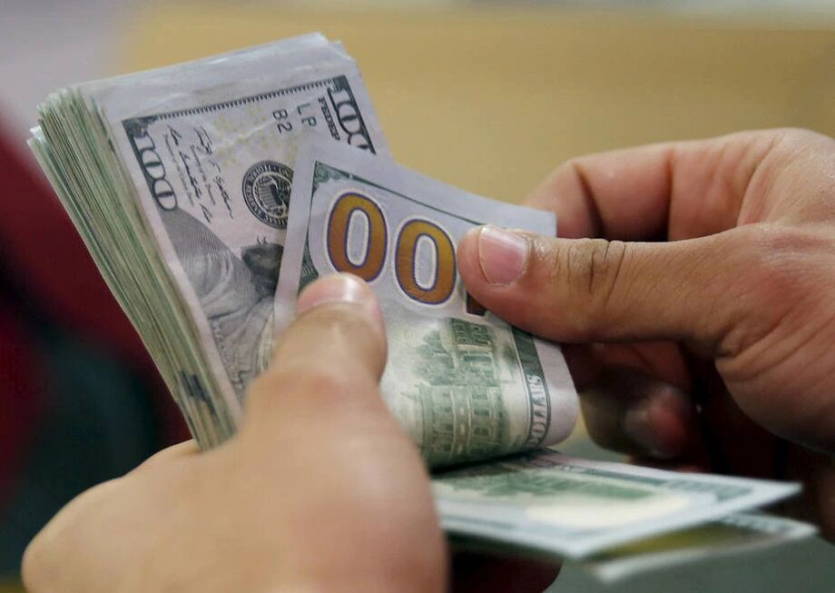Investidores locais ajustam posições de olho na crise política interna