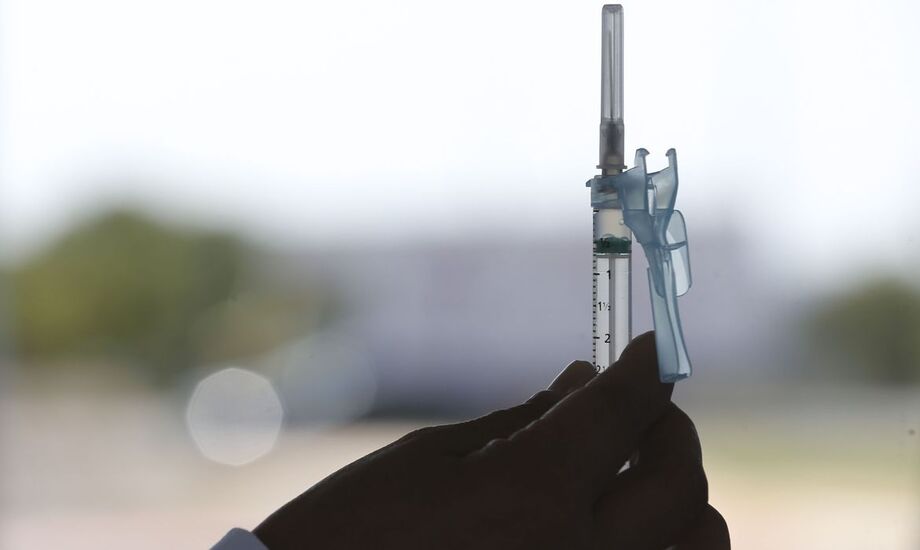 Ao menos 77,63 milhões de pessoas receberam ao menos uma dose do imunizante