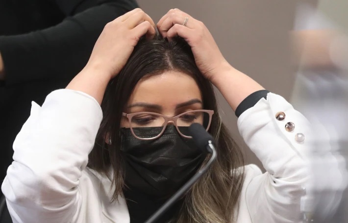 A diretora técnica Emanuela Medrades, da Precisa Medicamentos