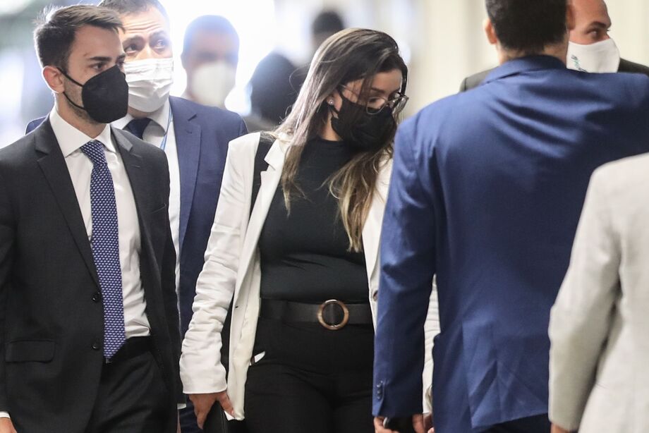 A diretora técnica da Precisa Medicamentos, Emanuela Medrades