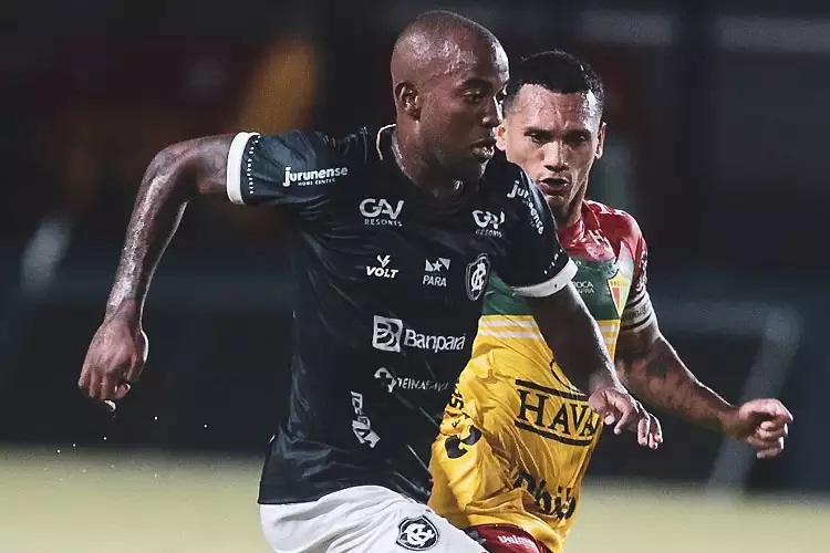 Como mandante, o Remo tomou as iniciativas, fez pressão nos 15 primeiros minutos e tentou abrir o placar