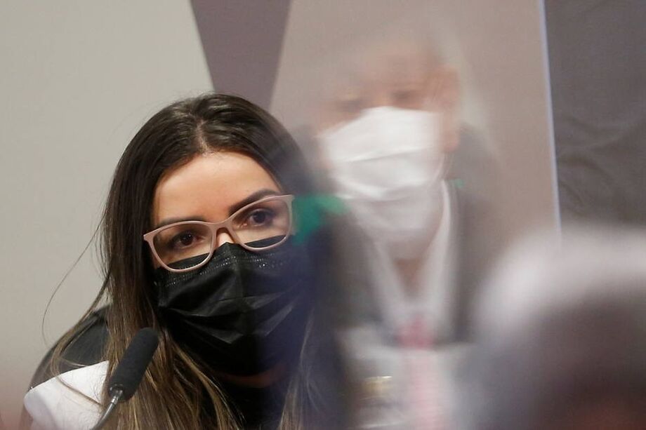 A diretora técnica da Precisa Medicamentos, Emanuela Medrades