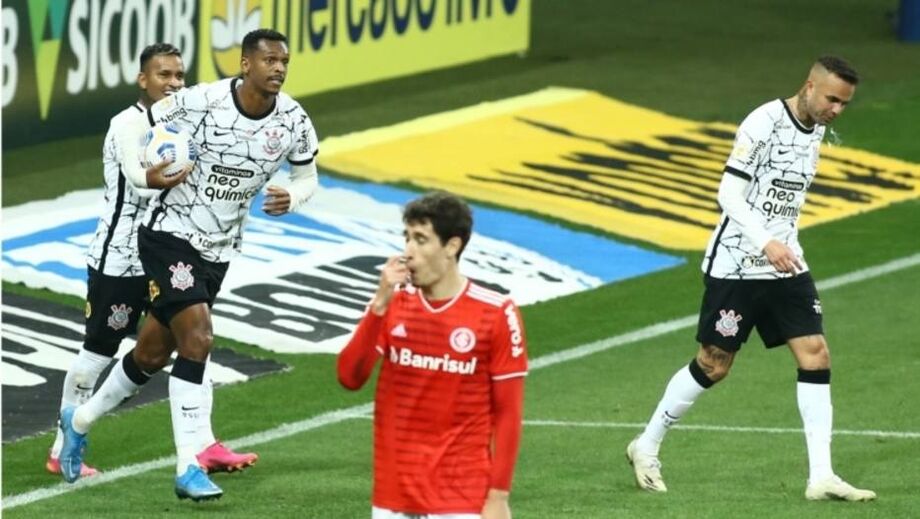 Indignada com o lance, porém, a cúpula do clube cobrará explicações da CBF por causa do lance polêmico
