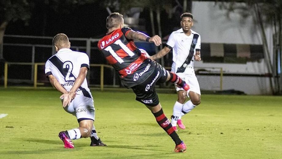 Vitória bate Ponte Preta por placar mínimo no Barradão