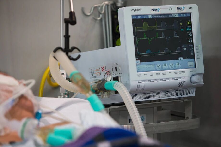 O percentual de hospitais com ocupação de leitos de UTI covid acima de 80% caiu de 83% para 62% nos últimos dez dias