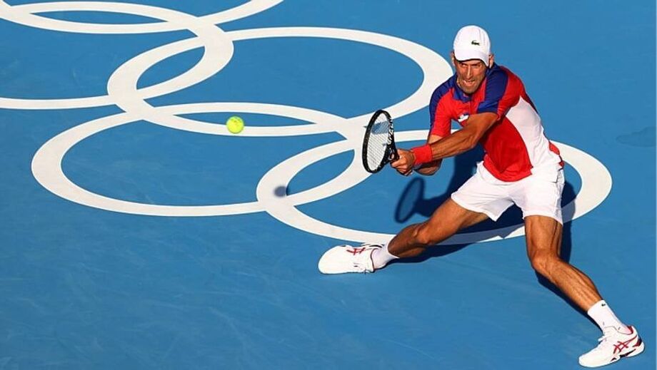 Novak Djokovic vence com facilidade em estreia