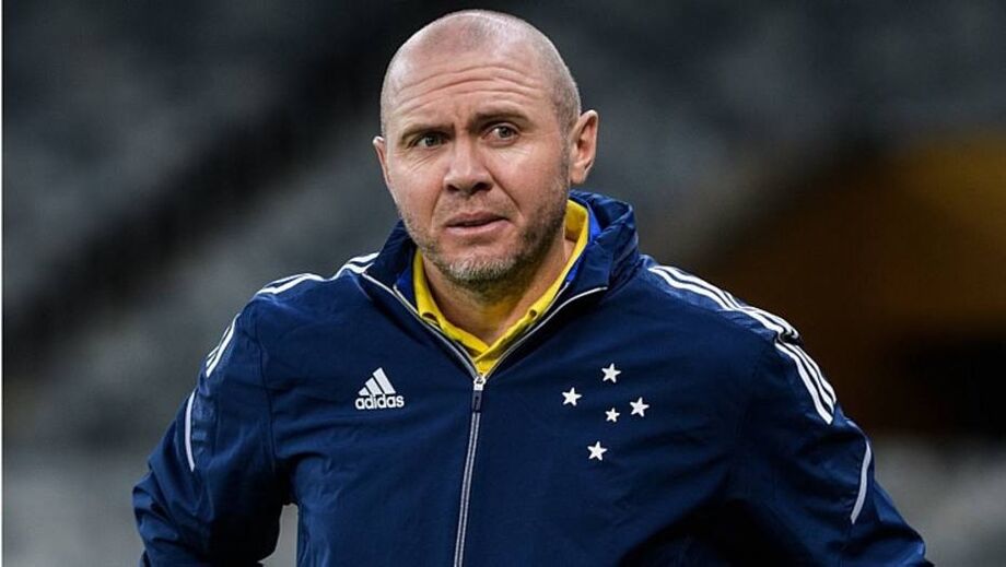 Mozart deixa comando técnico do Cruzeiro