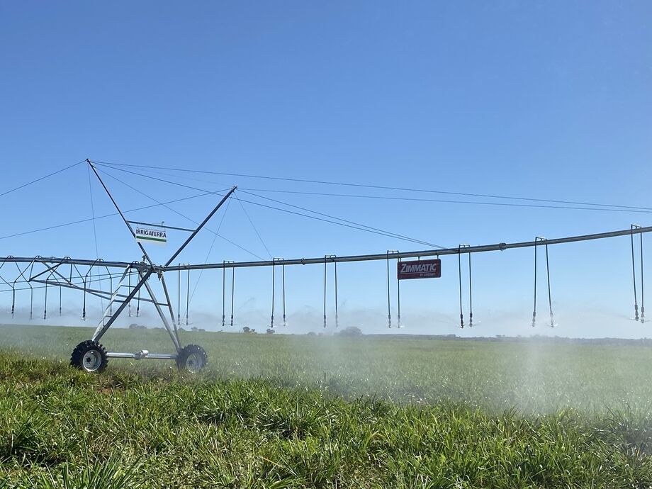 Um grande projeto de irrigação acaba de ser inaugurado e promete mudar a paisagem dos solos arenosos, característico na região de Cassilândia, localizada no Bolsão sul-mato-grossense