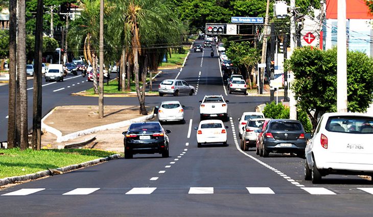 O licenciamento é um procedimento anual pelo qual se obtém, por meio de documento específico (CRLV), licença para um veículo trafegar nas vias públicas