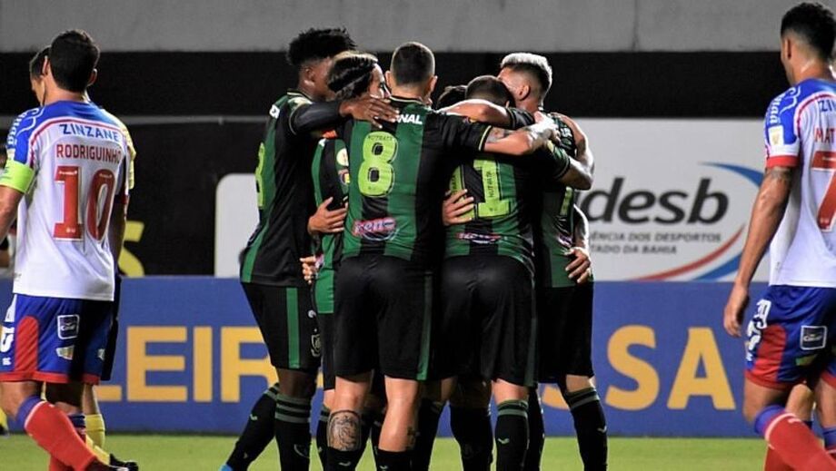 Em jogo de muitos gols, América bate o Bahia