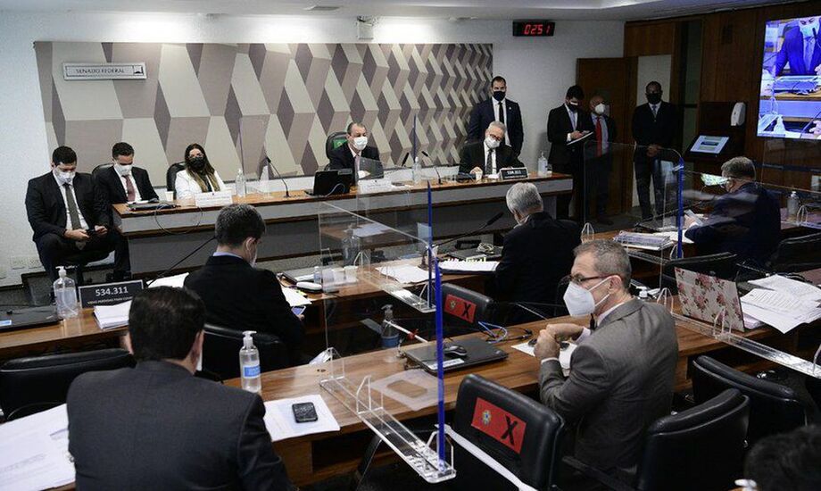Emanuela Medrades prometeu responder às perguntas amanhã