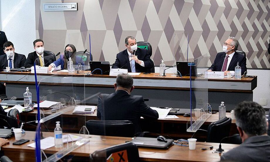 Emanuela Medrades afirma que trabalhou para reduzir valor de vacina