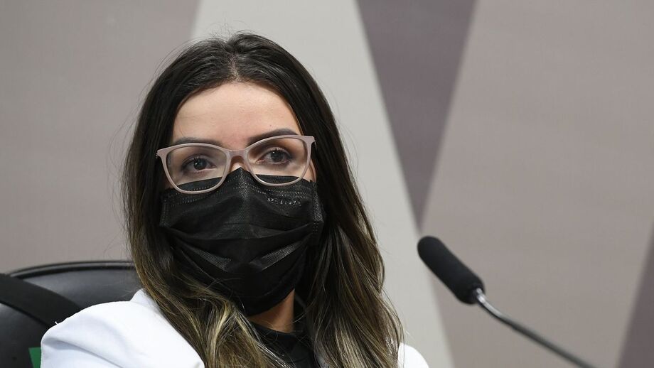 Ela é tratada como investigada pela comissão, e ainda pelo Ministério Público Federal e pela Polícia Federal
