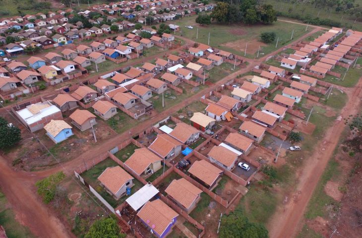 Entrega 102 casas em Bela Vista