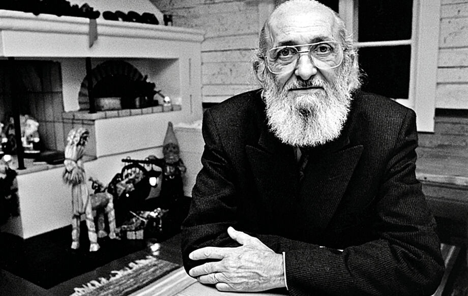 Autor da obra Pedagogia do Oprimido, dentre muitas outras, Paulo Freire é o terceiro teórico mais citado em trabalhos na área de humanas, em nível mundial