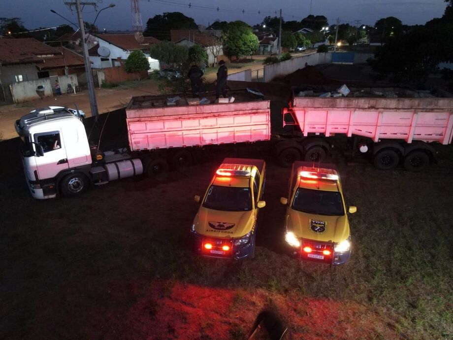 A droga foi encontrada dentro de uma carreta em meio a uma carga de soja
