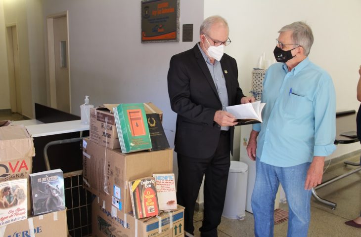 Agepen recebe doação de livros