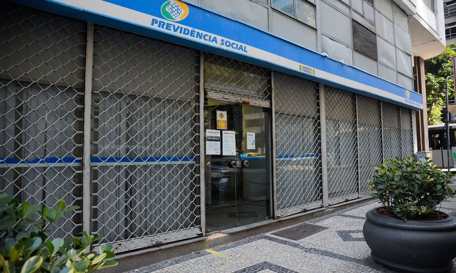O Senado aprovou um projeto que permite aos beneficiários da Previdência Social fazer a prova de vida por meios alternativos