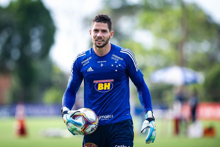O Guarani devolverá o goleiro Lucas França para o Cruzeiro